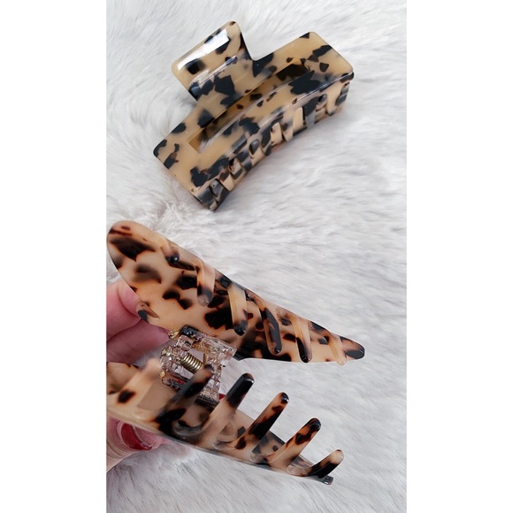 Two Hair Claw clips - Picture 3 of 7